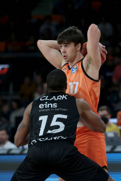 读为不够庄 读为不够庄