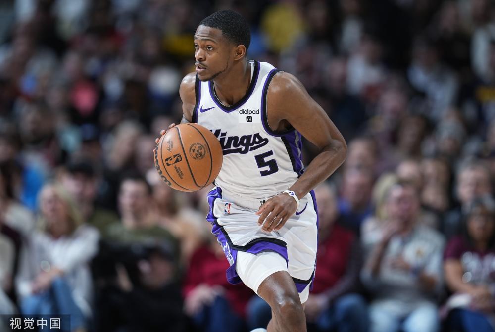 他用一个安 他用一个安