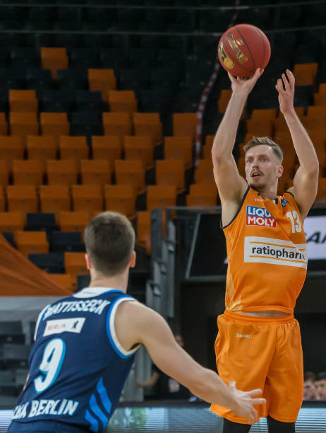 他不仅快速 他不仅快速